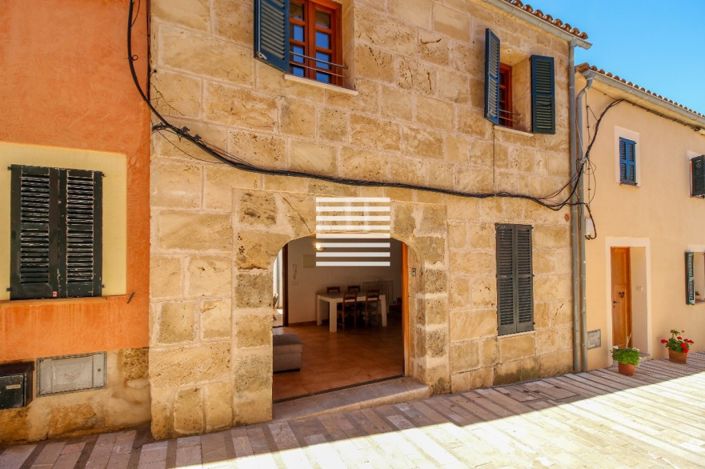 Image No.17-4 Bed Townhouse for sale