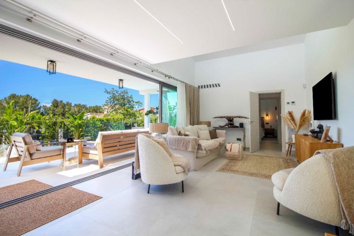 Image No.3-4 Bed Villa for sale