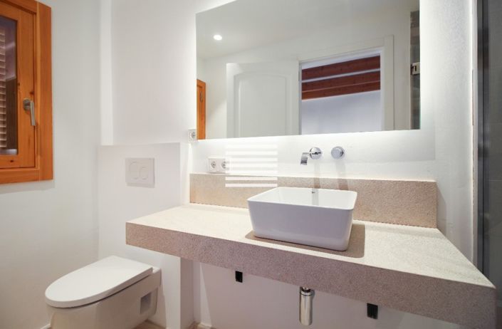 Image No.11-3 Bed Townhouse for sale