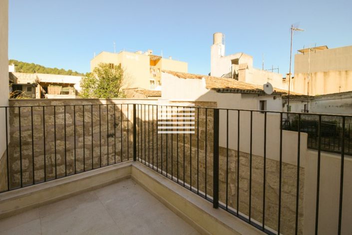 Image No.12-3 Bed Townhouse for sale