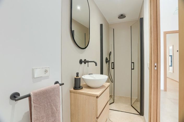 Image No.14-2 Bed Townhouse for sale