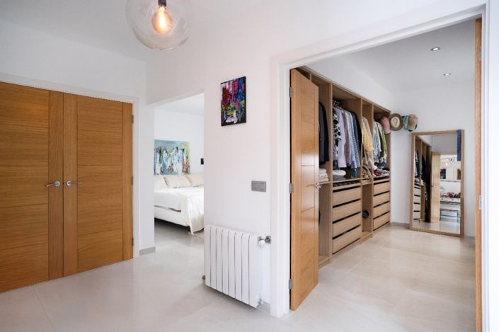 Image No.15-4 Bed Villa for sale