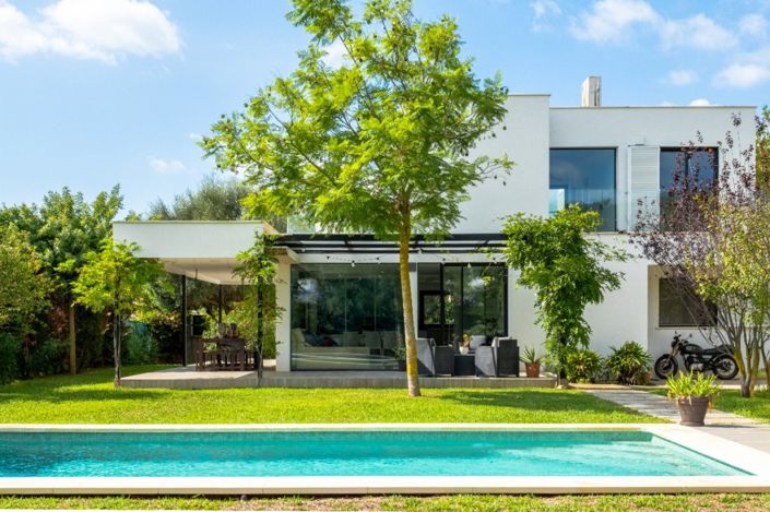 Image No.2-4 Bed Chalet for sale