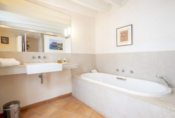 Image No.13-4 Bed Townhouse for sale