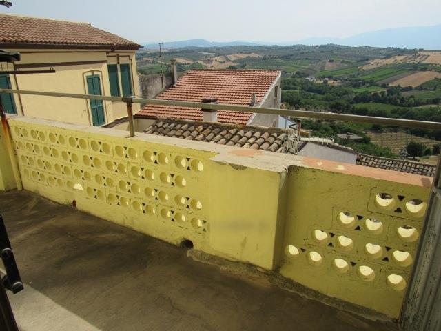 Image No.1-3 Bed Townhouse for sale