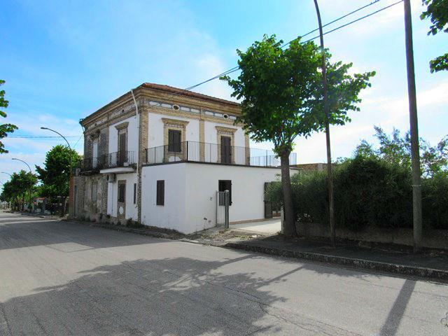 Image No.3-3 Bed Townhouse for sale