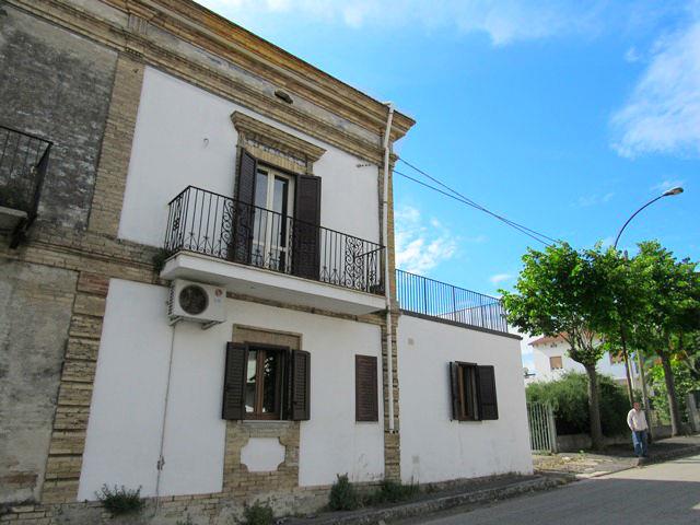 Image No.14-3 Bed Townhouse for sale