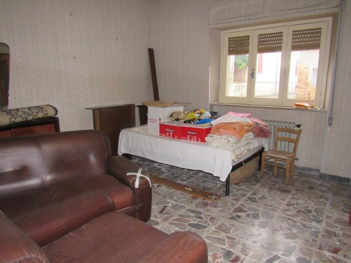 Image No.2-4 Bed House for sale