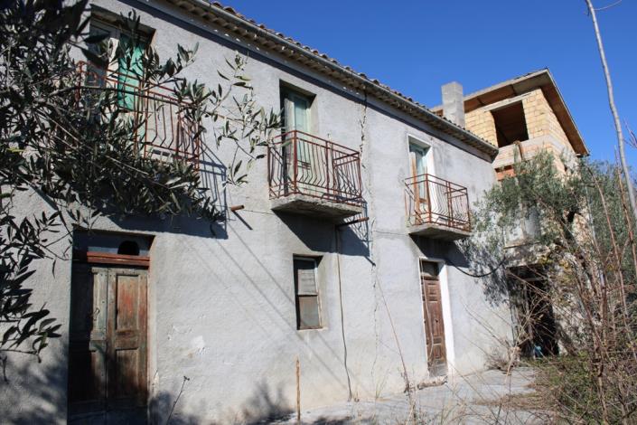 Image No.2-4 Bed Country House for sale