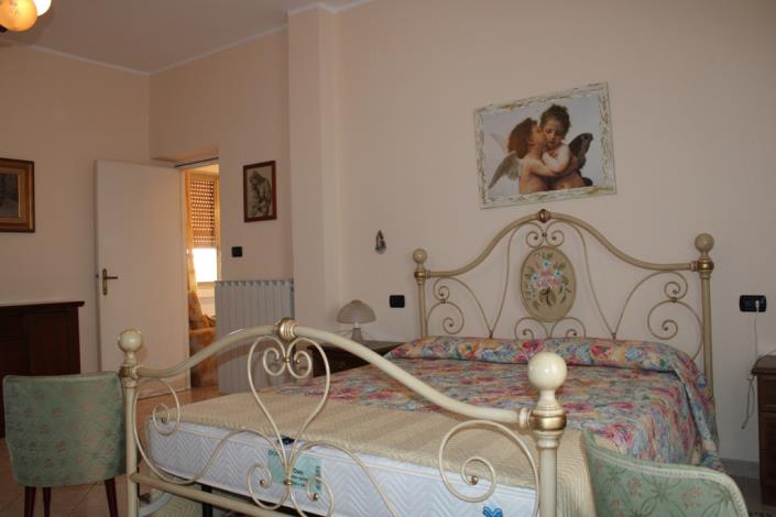 Image No.7-3 Bed House for sale