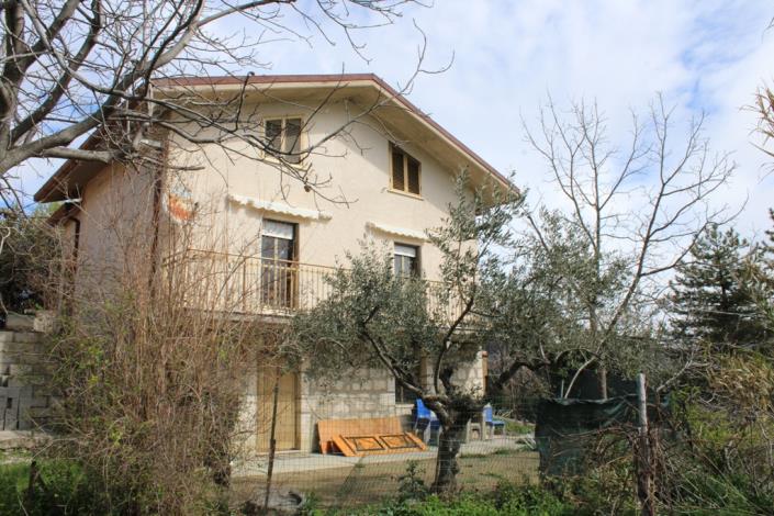 Image No.1-4 Bed House for sale