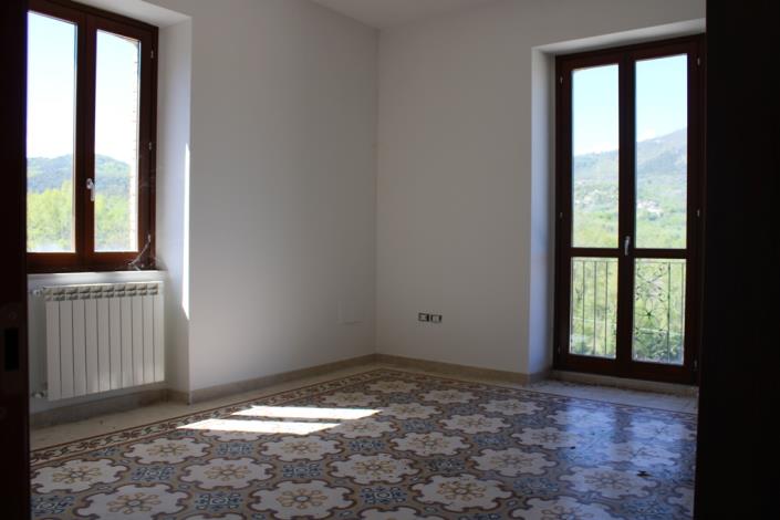 Image No.2-3 Bed House for sale