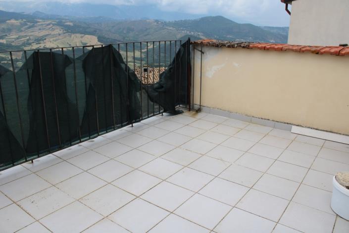 Image No.12-2 Bed Townhouse for sale