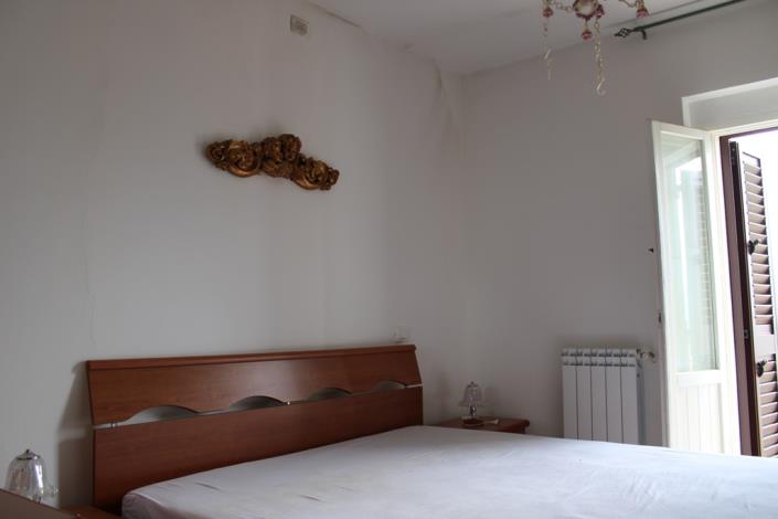 Image No.17-2 Bed Townhouse for sale