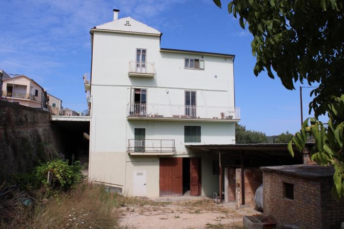 Image No.26-5 Bed Townhouse for sale