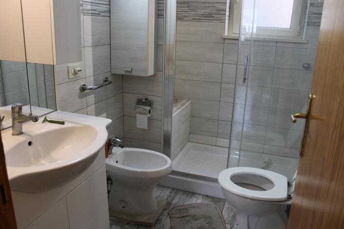 Image No.12-5 Bed Townhouse for sale