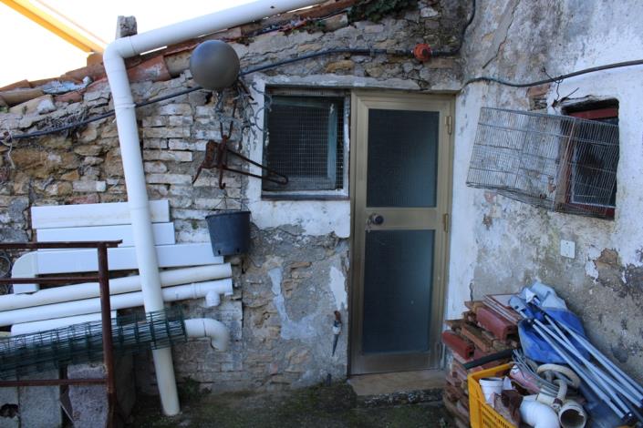 Image No.13-2 Bed Country House for sale