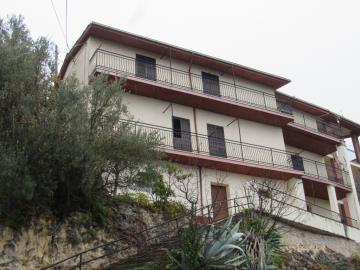 1 - Bomba, Apartment