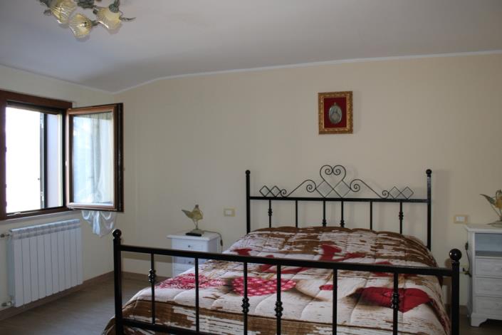 Image No.11-3 Bed Townhouse for sale