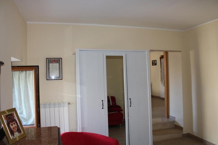 Image No.13-3 Bed Townhouse for sale