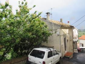 Photo 0