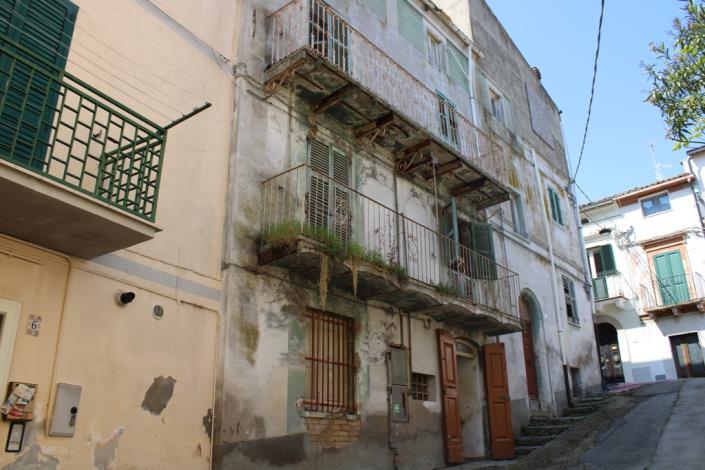 Image No.2-6 Bed Townhouse for sale