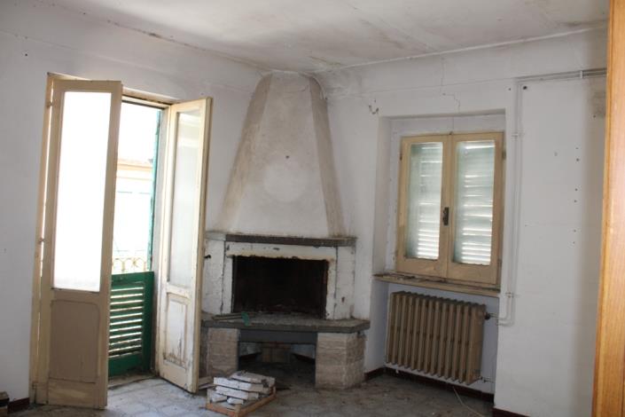 Image No.11-6 Bed Townhouse for sale