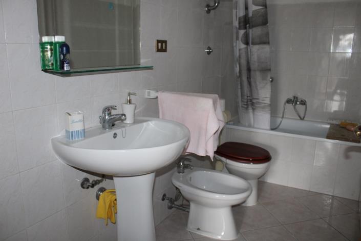 Image No.10-2 Bed Country Property for sale