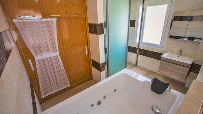 Image No.16-6 Bed Villa / Detached for sale