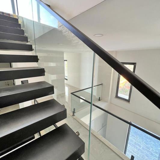 Image No.9-5 Bed Villa / Detached for sale