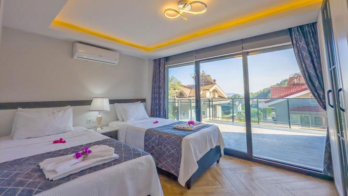 Image No.13-5 Bed Villa / Detached for sale