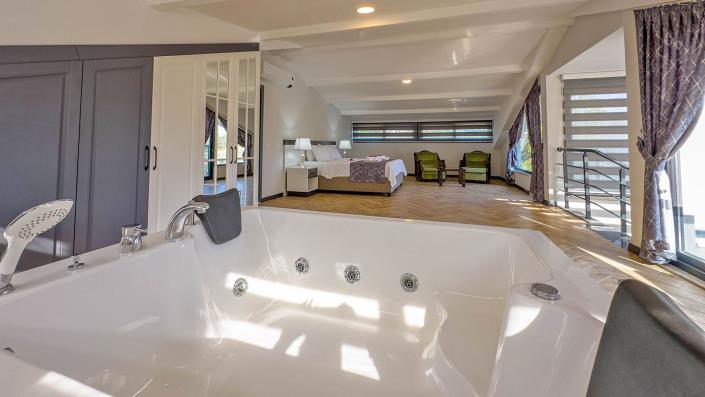 Image No.10-5 Bed Villa / Detached for sale