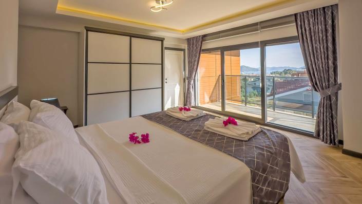 Image No.12-5 Bed Villa / Detached for sale