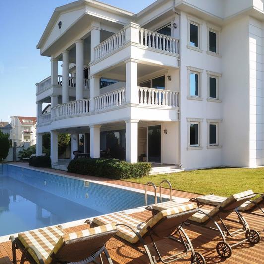 Image No.4-8 Bed Villa / Detached for sale