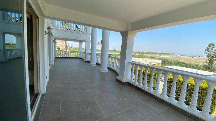 Image No.23-8 Bed Villa / Detached for sale