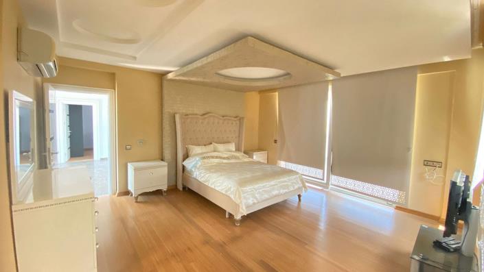 Image No.16-8 Bed Villa / Detached for sale