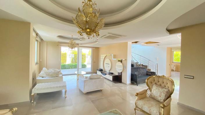 Image No.8-8 Bed Villa / Detached for sale