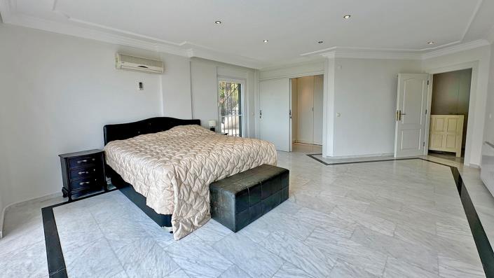 Image No.23-4 Bed Villa / Detached for sale