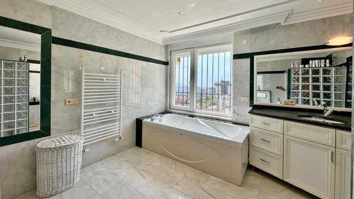 Image No.26-4 Bed Villa / Detached for sale