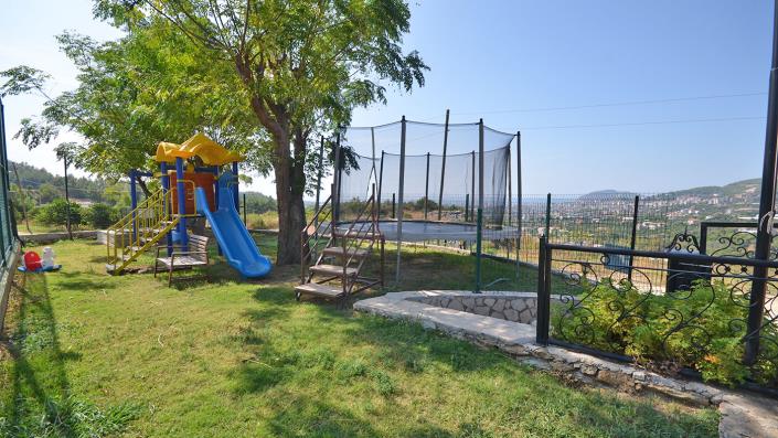 Image No.10-9 Bed Apartment for sale