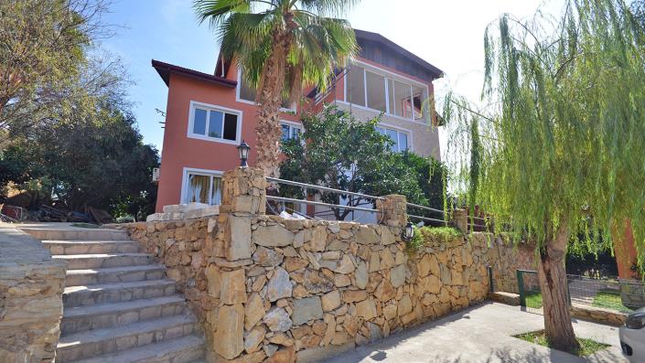 Image No.1-9 Bed Apartment for sale