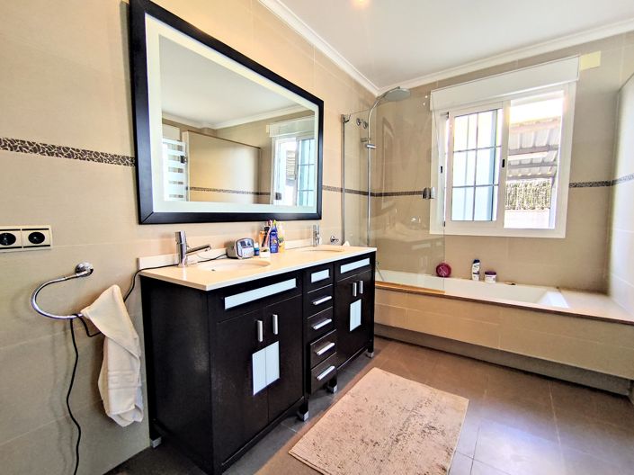 Image No.22-5 Bed Villa for sale