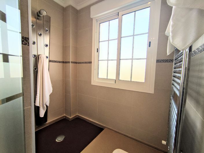 Image No.23-5 Bed Villa for sale