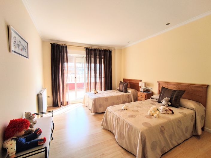 Image No.28-5 Bed Villa for sale