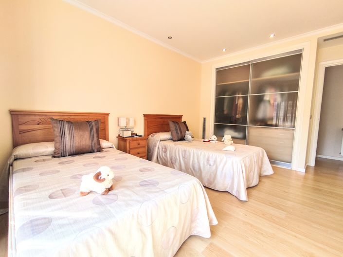 Image No.29-5 Bed Villa for sale