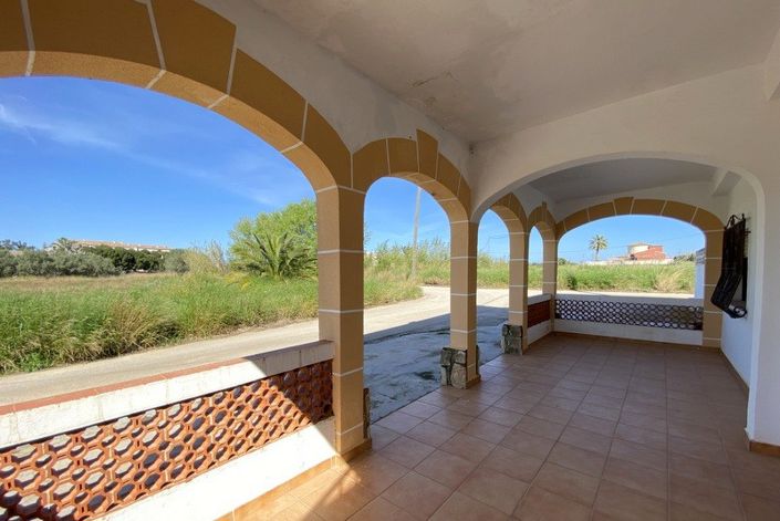 Image No.2-8 Bed Villa for sale