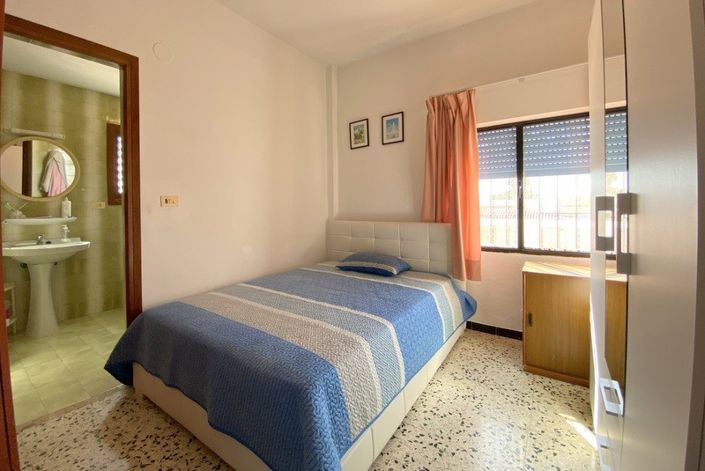 Image No.32-8 Bed Villa for sale