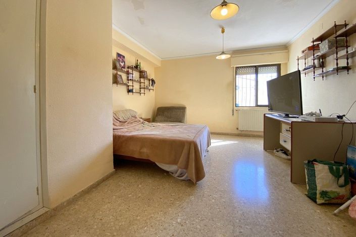 Image No.6-8 Bed Villa for sale