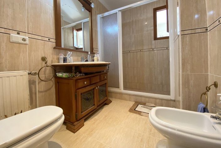 Image No.7-8 Bed Villa for sale