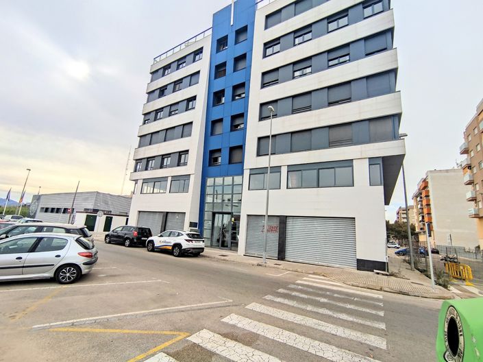 Image No.2-4 Bed Property for sale